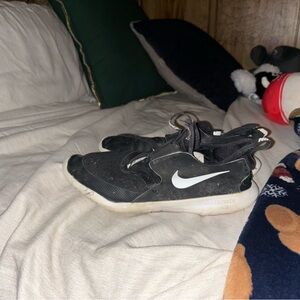 Nike Black Running Shoes – Youth Size 5.5Y – Used